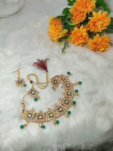 mirror plus minakari Giri green color necklace des