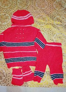 Baby's Knitted Outfit Set