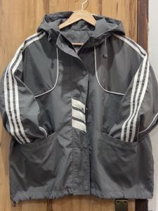 🔘Grey Athleisure Windbreaker – Comfortable & Tren
