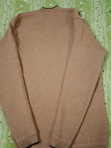 P 8- V Neck Sweater