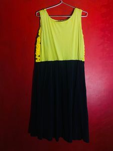 Chic Yellow &amp; Black Textured Dress