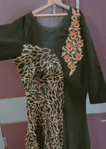 Elegant Green Embroidered Kurta