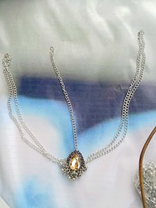 Elegant Maang Tikka with Crystal
