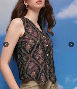 🎀Stylish V-Neck Sleeveless Printed Top🎀