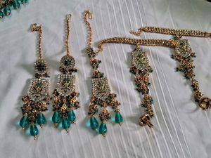 Exquisite Emerald &amp; Gold Necklace Set