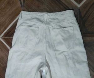Chic White Distressed Jeans