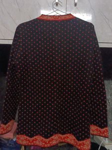 Very Warm Sweater For Women Like New.
