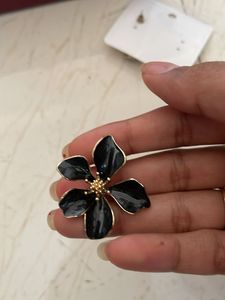 Elegant Black Flower Earrings