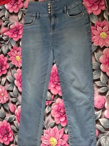 Light Wash High-Waist Denim Jeans
