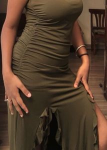 Elegant Off Shoulder Olive Green Maxi Dress 💚✨