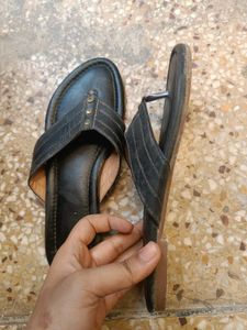 Classic Black Toe-Ring Sandals