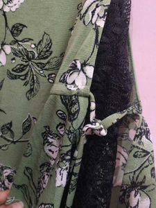 Chic Floral Print Top with Lace Sleeve Detail