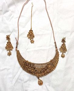 Elegant Gold-Tone Necklace and Earring Set