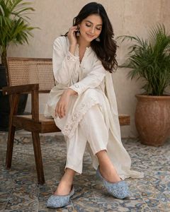 Embellished Juttis/Mojaris