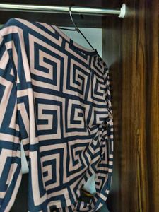 Geometric Print Long Sleeve Crop Top