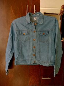 Women's Denim Jacket - Classic Style 🧥