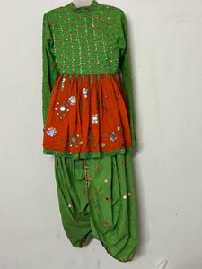 NAVRATRI keryu Embroidered Kurta Set with