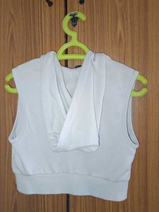 Sleeveless Cropped Hoodie