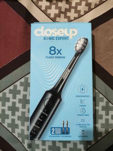 Closeup Sonic Expert Electric Toothbrush