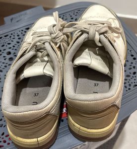 LUNAR Women's Cream Sneakers