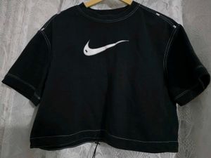 ✨️Limited edition Nike Cropped T-Shirt✨️