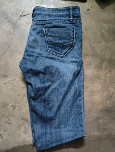 KRAUS. BRANDED.Blue Denim Capris
