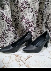 black pump block heel