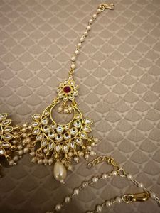Exquisite Kundan &amp; Pearl Maang Tikka Set