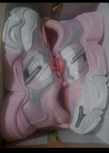 PINK WOMEN SHOES.  SALE PRICE 400rs.