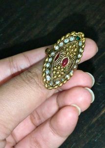 Vintage Gold-Plated Statement Ring with Crystal St