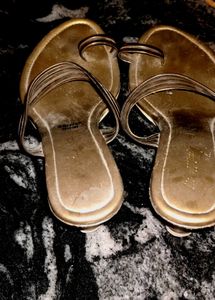 Elegant Gold Toe-Ring Wedge Sandals