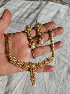 New Elegant Pearl & Gold Necklace Set