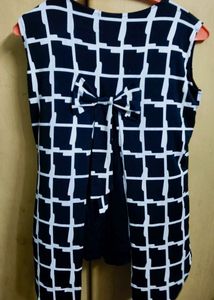 Chic Black &amp; White Checked Tunic Top