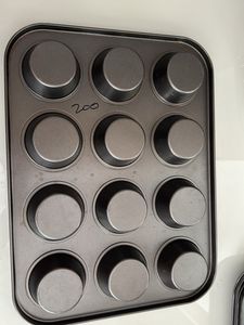 Non stick cupcake tin