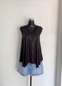 Black V-Neck Sleeveless Tunic Top