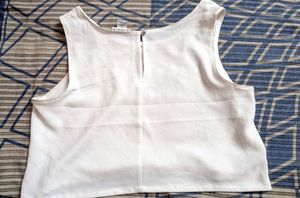 LC VINTAGE WHITE GROMET CROP TOP 🤍⚙️