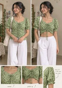Chic Floral Ruched Top