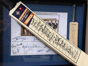 India All Winning Year Squad Hand Autograph Bat