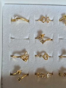 Delicate Gold Rings Set