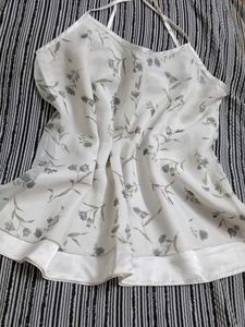 🤩🥳Floral Chiffon Top🍓