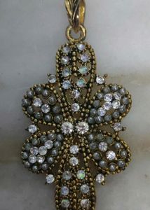 Snow Flake Shape White Stone Locket