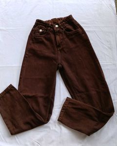 Brown High-Waisted Jeans 🤎