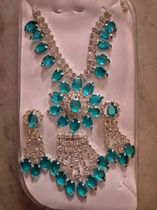 Stunning Teal Jewel Necklace &amp; Earring Set