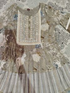 TRADITIONAL DRESS/KURTI