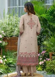 Pakistani Embroidered Kurta Set