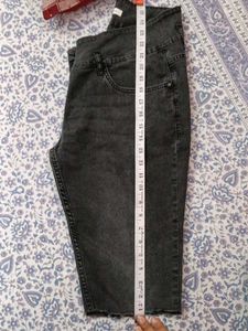 Stylish Charcoal Grey shorts (kapri) for girls