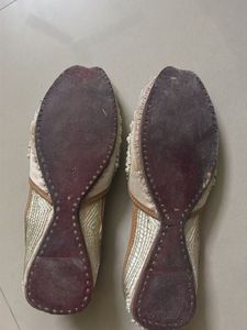 Pearl Embellished Juttis