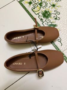 brown flats