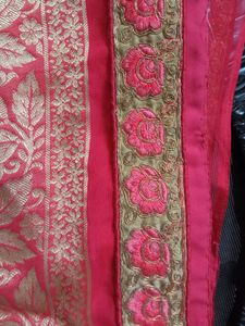 Elegant Pink Saree with Golden Leaf Motifs