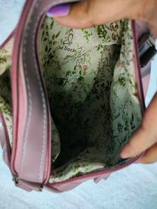 🆓🚚 Sling Bag In Peach Color 🟤 (Very Spacious)